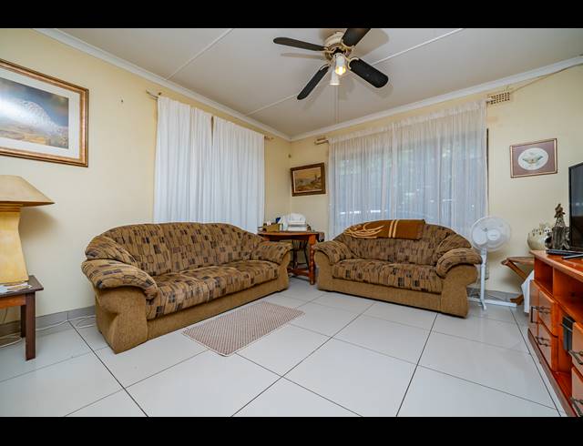3 BEDROOM HOUSE TO LET IN CAVERSHAM GLEN